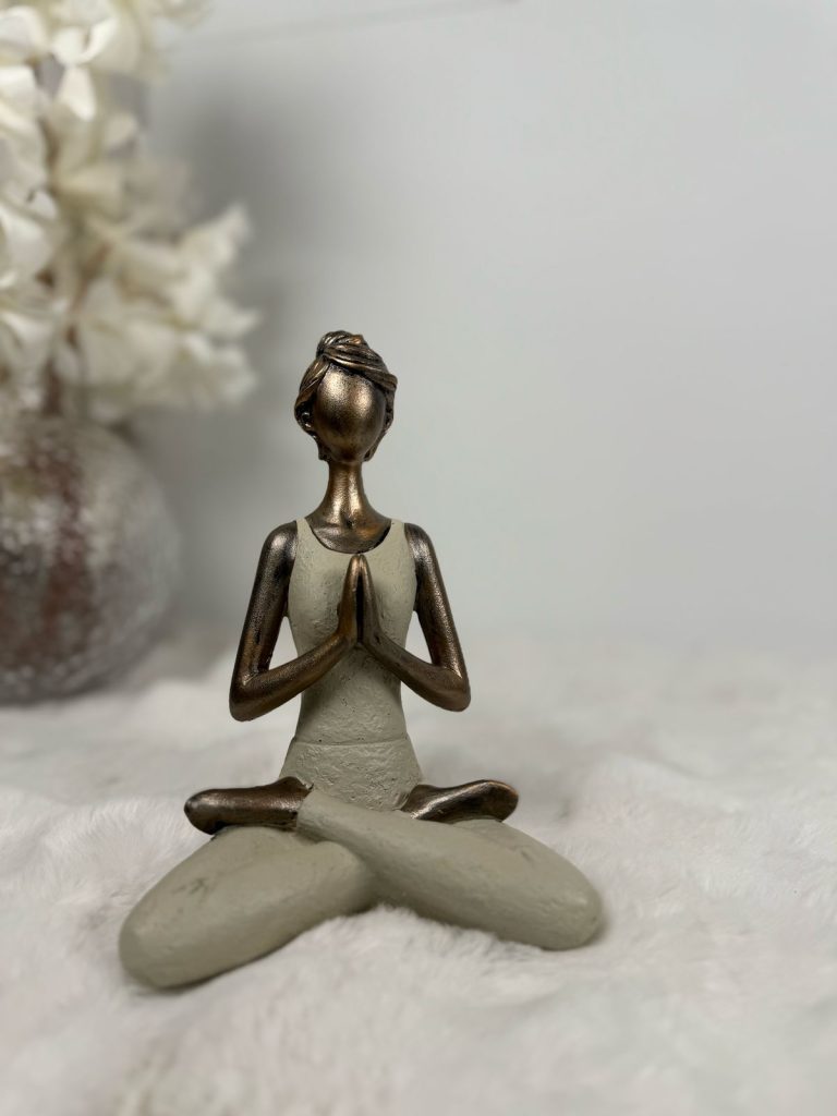 Statujë yoga